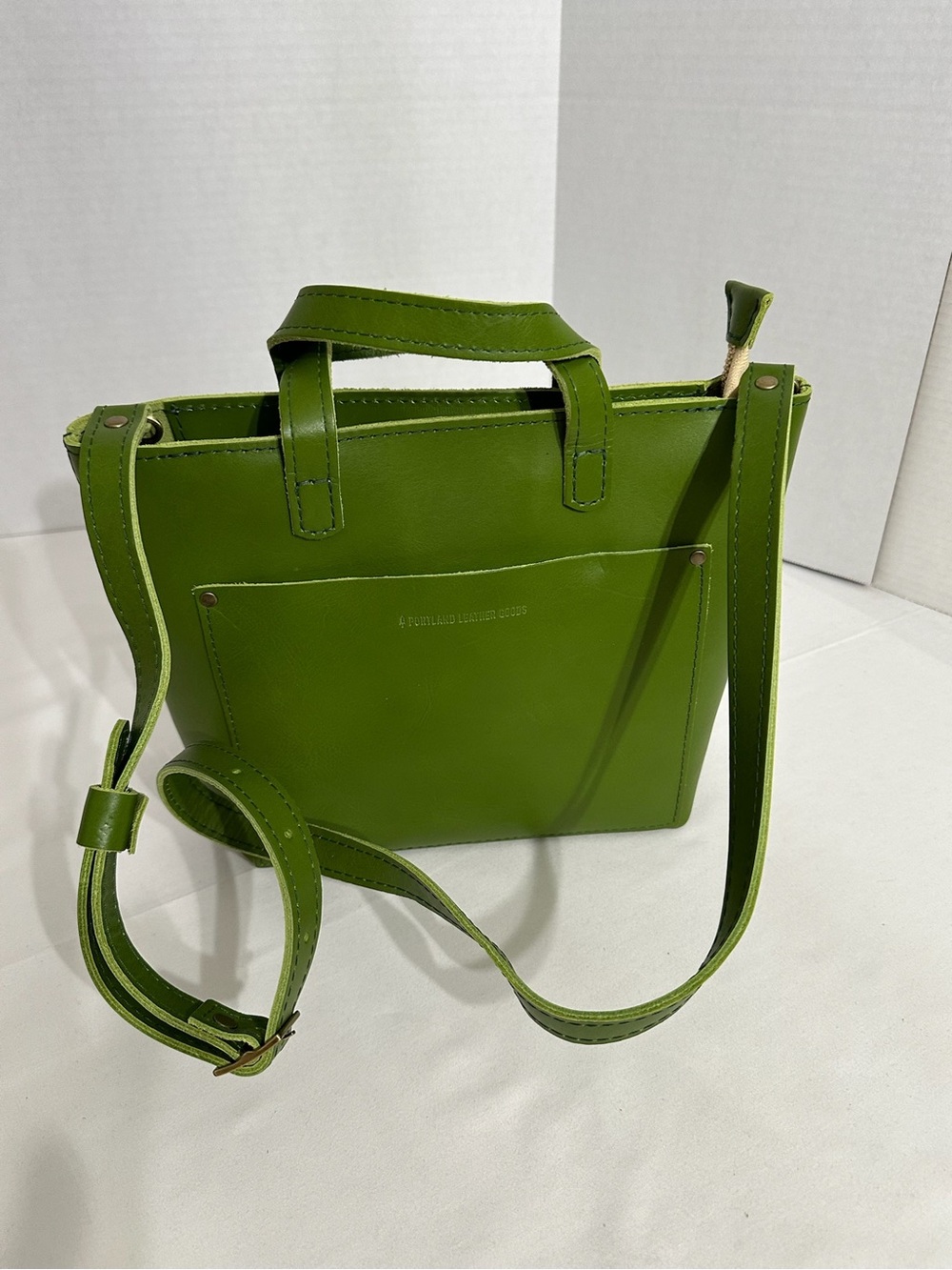 NEW Portland Leather Goods Mini Crossbody Leather Zip Top in Color Green Apple - Picture 11 of 12